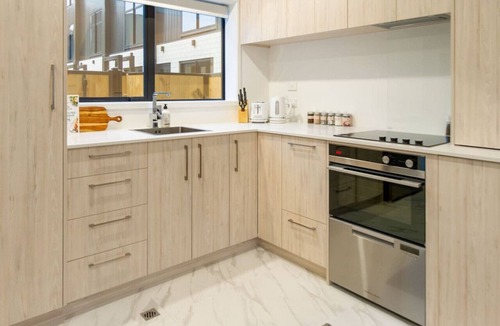 Christchurch City Centre Villa | 3 Bedroom 2 Bathroom Hagley Parkside Perch