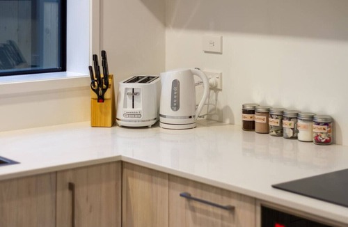 Christchurch City Centre Villa | 3 Bedroom 2 Bathroom Hagley Parkside Perch