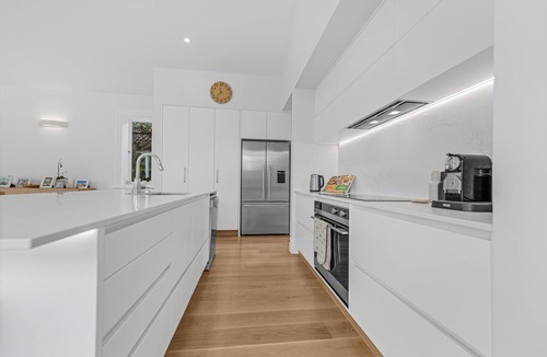 Devonport House | 3-bedroom Devonport villa near village
