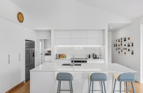 Devonport House | 3-bedroom Devonport villa near village
