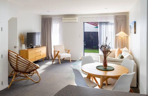 Sydenham Apartment | 3 Bedroom Home With Garage & Extra Car Park