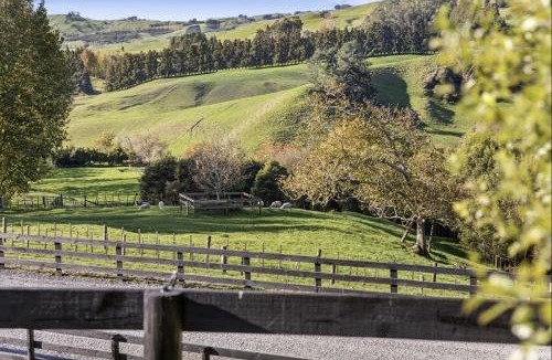 Karapiro House | 3-bedroom house with country views near Cambridge