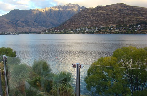 Queenstown Apartment | 3 LEVEL LAKESIDE LUXURY WITH MAGNIFICENT LAKE & MOUNTAIN VIEWS POTENTIAL CARHIRE
