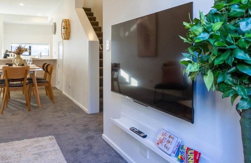 Christchurch City Centre Apartment | 3 Minutes walk to Riverside Market 4bed4bath
