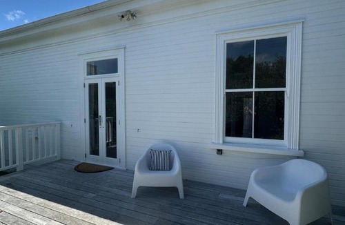 Mount Eden Villa | 30 Seconds to Eden Park, Hot Tub, Sleeps 6