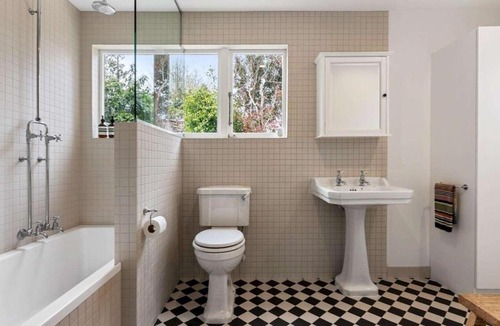 Mount Eden Villa | 30 Seconds to Eden Park, Hot Tub, Sleeps 6