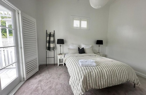 Mount Eden Villa | 30 Seconds to Eden Park, Hot Tub, Sleeps 6