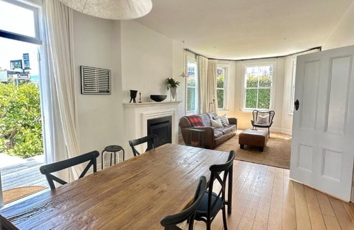 Mount Eden Villa | 30 Seconds to Eden Park, Hot Tub, Sleeps 6
