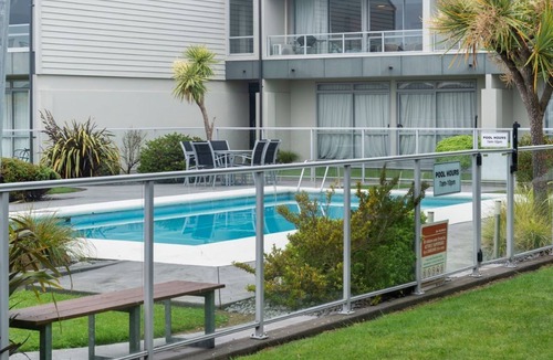 Two Mile Bay House | 300 Lake Terrace at the Lake