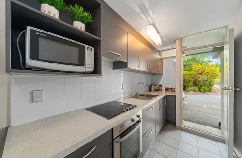 Two Mile Bay House | 300 Lake Terrace