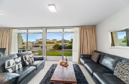 Two Mile Bay House | 300 Lake Terrace