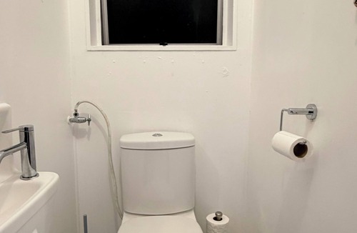 Auckland House | 3BR Home - Walk to Train, Lynn Mall & Westgate