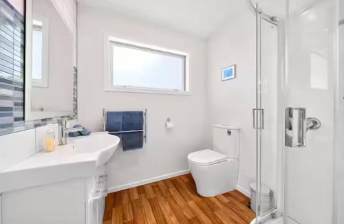 Martinborough House | 4 bedroom house with Spa short walk to the square