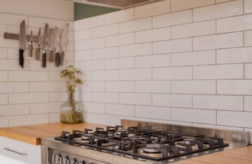Somerfield House | 4BR Family Home | Hot Tub, Parking + Pet Friendly