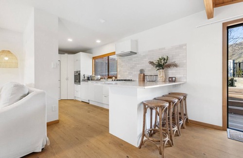 Wanaka House | 4BR Wanaka Home | Walk to That Wanaka Tree & Lake