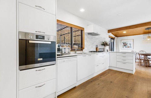 Wanaka House | 4BR Wanaka Home | Walk to That Wanaka Tree & Lake