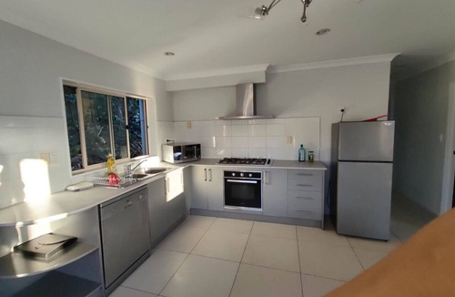 Mount Albert House | 5 Bedroom House at 82A Richardson Road