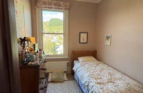 Nelson South Hotel | 5-bedroom house in central Nelson perfect for two family holiday