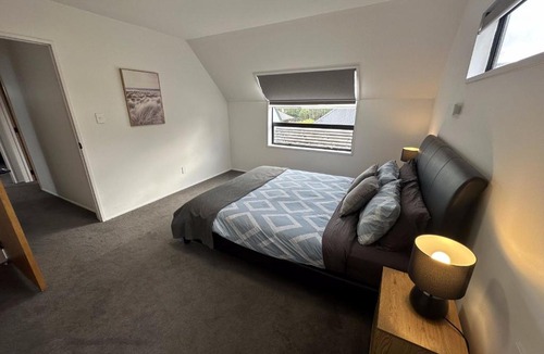 Burnside Apartment | 5 Minutes Airport, 3 Bedroom 6 Guests