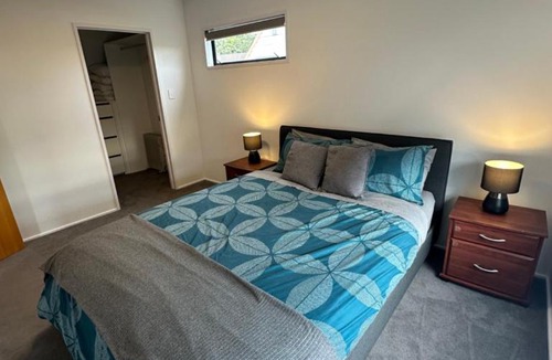 Burnside Apartment | 5 Minutes Airport, 3 Bedroom 6 Guests