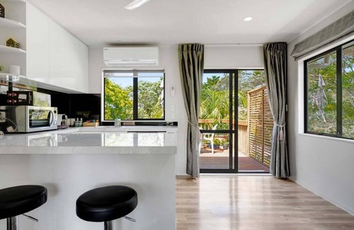 Greenhithe Apartment | 53a Chester Avenue
