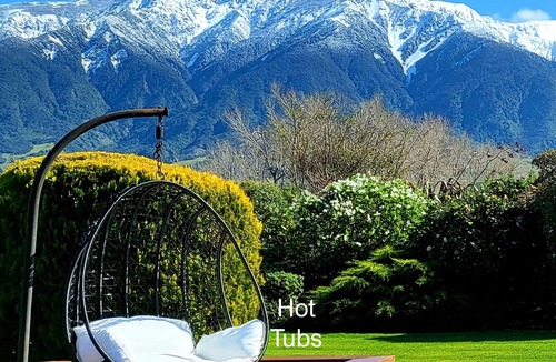 Kaikoura House | 6 bedrooms, 5 bathrooms, Sauna, 2 Hot Tubs, Spectacular Mountain & Gardens Views