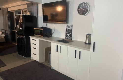 Rotoorangi House | 6 bedrooms, Close to rowing, Velodrome, field days