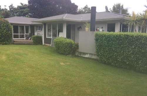 Rotoorangi House | 6 bedrooms, Close to rowing, Velodrome, field days