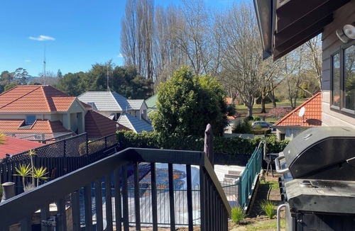 Leamington House | A-frame with pool