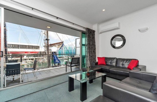 Auckland Central Business District Apartment | A Guest Favourite on Princes Wharf — Harbour Views