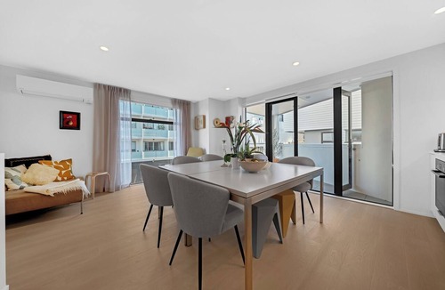 Ponsonby House | A light-filled Ponsonby townhouse. Open-plan living opens to a sheltered balcony, with a restful queen bedroom and a separate TV lounge to retreat to. Step outside and you're spoilt for choice: Ponsonby Road's cafés, shops and restaurants.