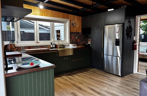 Whitianga House | A relaxed coastal bach made for slowing down - 2 min to the beach