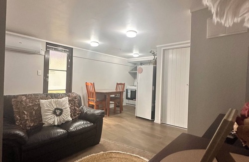 Springfield Apartment | A space of your own. Central and peaceful.