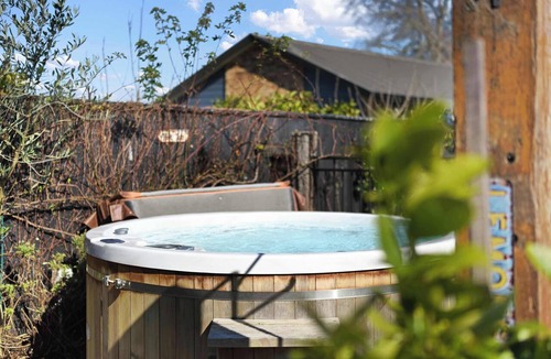 Cambridge House | A True Victorian | Spa, Pool & Sauna