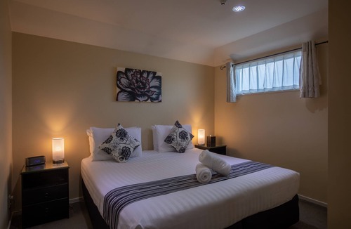 Redwood Hotel | Abbella Lodge Motel