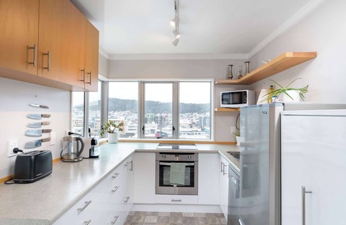 Te Aro Apartment | Abel St Central | 2BR | City Views + Laundry