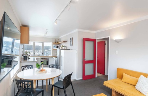 Te Aro Apartment | Abel St Central | 2BR | City Views + Laundry
