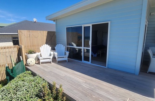 Waihi Beach Apartment | Absolute beach front comfort and luxury.