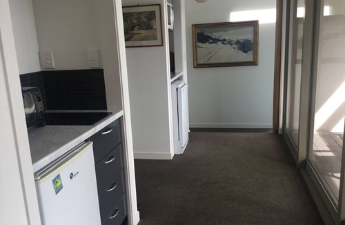 Waiwera Apartment | Absolute beachfront in Waiwera