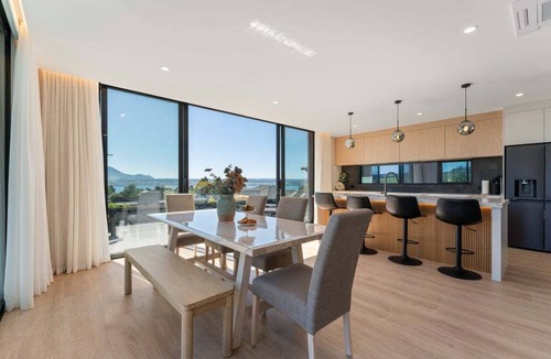 Acacia Bay House | Acacia Bay Views