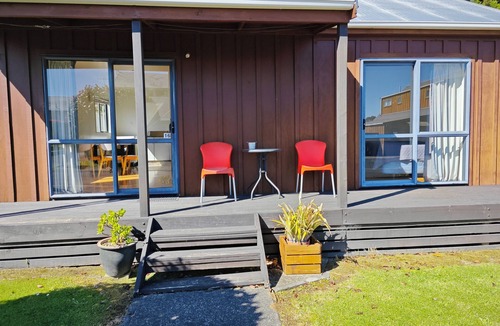 Te Puna Hotel | Accommodation Te Puna