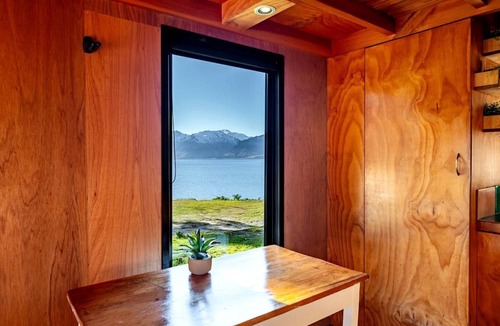 Lake Hawea Cabin | Adorable Lake Hawea Accommodation for Lakefront Tiny House Glamping in New Zealand
