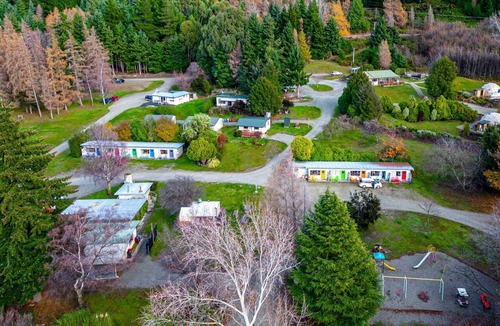 Lake Hawea Cabin | Adorable Lake Hawea Accommodation for Lakefront Tiny House Glamping in New Zealand