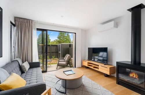Albert Town Apartment | Adventure Riverside Retreat