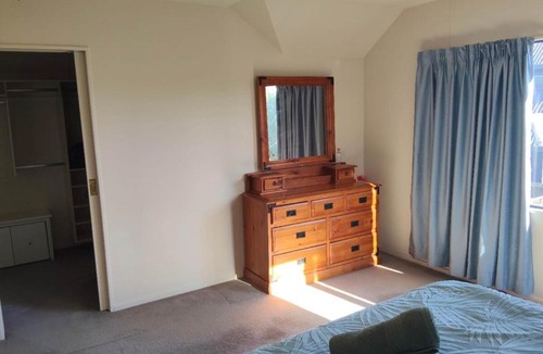 Avonhead House | Affordable 4BR Home Near Airport Sleeps 8