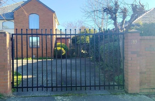 Avonhead House | Affordable 4BR Home Near Airport Sleeps 8