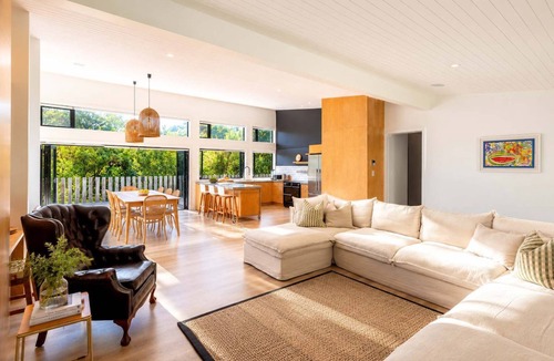Oneroa House | Afio Mai - Walk to Little Oneroa Beach