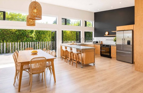 Oneroa House | Afio Mai - Walk to Little Oneroa Beach