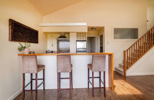 Raglan Apartment | Ahi at Koru Lodge – Private Spa Pool & Sea Views
