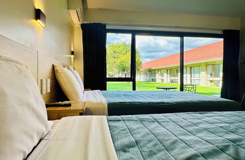 Mangere Hotel | Airport Gold Star Motel